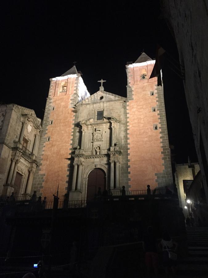 Adama Apartamento Turistico Caces Buitenkant foto